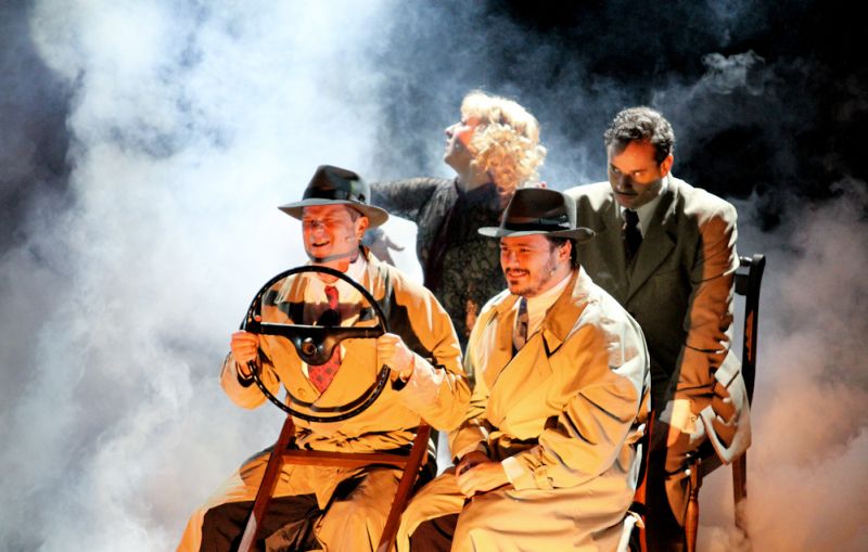 Atores da comédia se alternam em dezenas de personagens diferentes | Erik Almeida/Divulgação