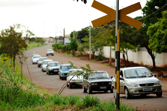 A carreata feita até o aterro contou com a participação de várias entidades e lideranças políticas, que se mostraram indignadas com a situação | Fábio Dias/Gazeta Maringá