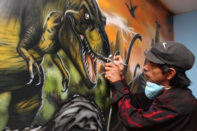 Segundo o artista, os desenhos com linhas retas são mais difíceis nesta técnica | 