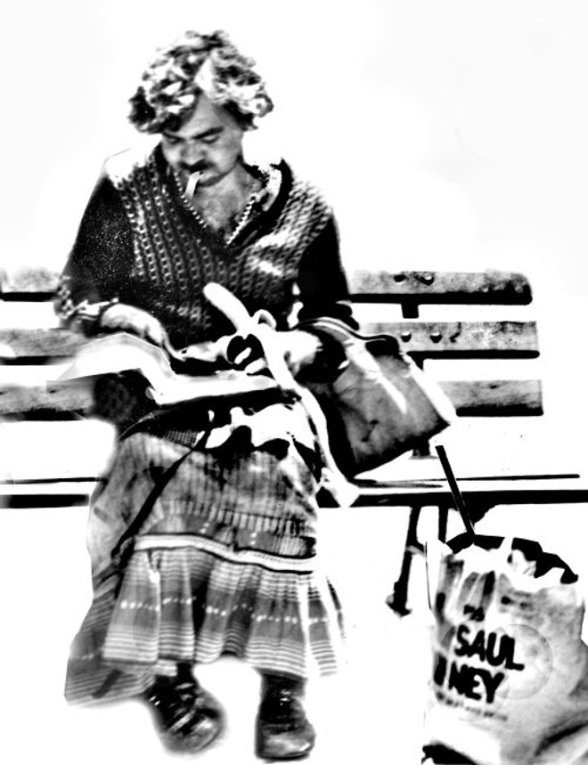 O travesti Gilda, para quem a vida foi um carnaval o tempo todo. Fotografia feita pela professora Érica Korol, em 1980 | 