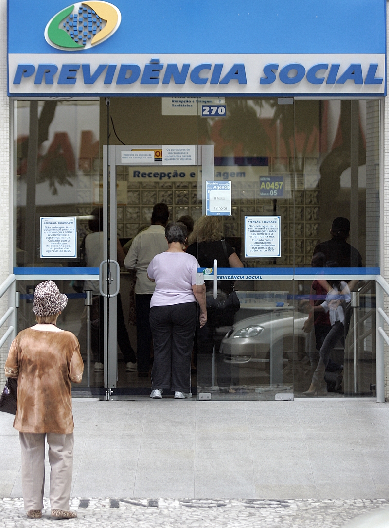 Sede do INSS em Curitiba: entre 50% e 70% das ações movidas contra o instituto envolvem benefícios previdenciários | Ivonaldo Alexandre/Gazeta do Povo