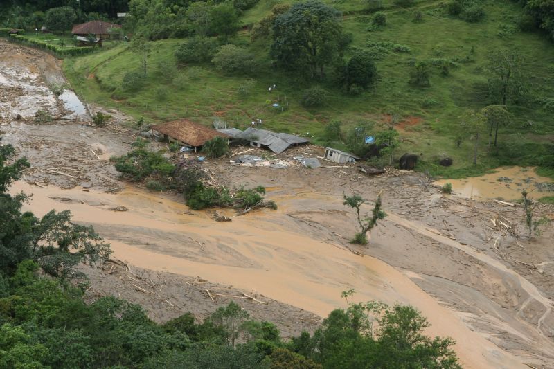 A comunidade de Floresta, na região rural de Morretes, foi completamente destruída por deslizamentos que atingiram a localidade. Moradores tiveram de ser resgatados por helicópteros | Anieli Nascimento/Gazeta do Povo