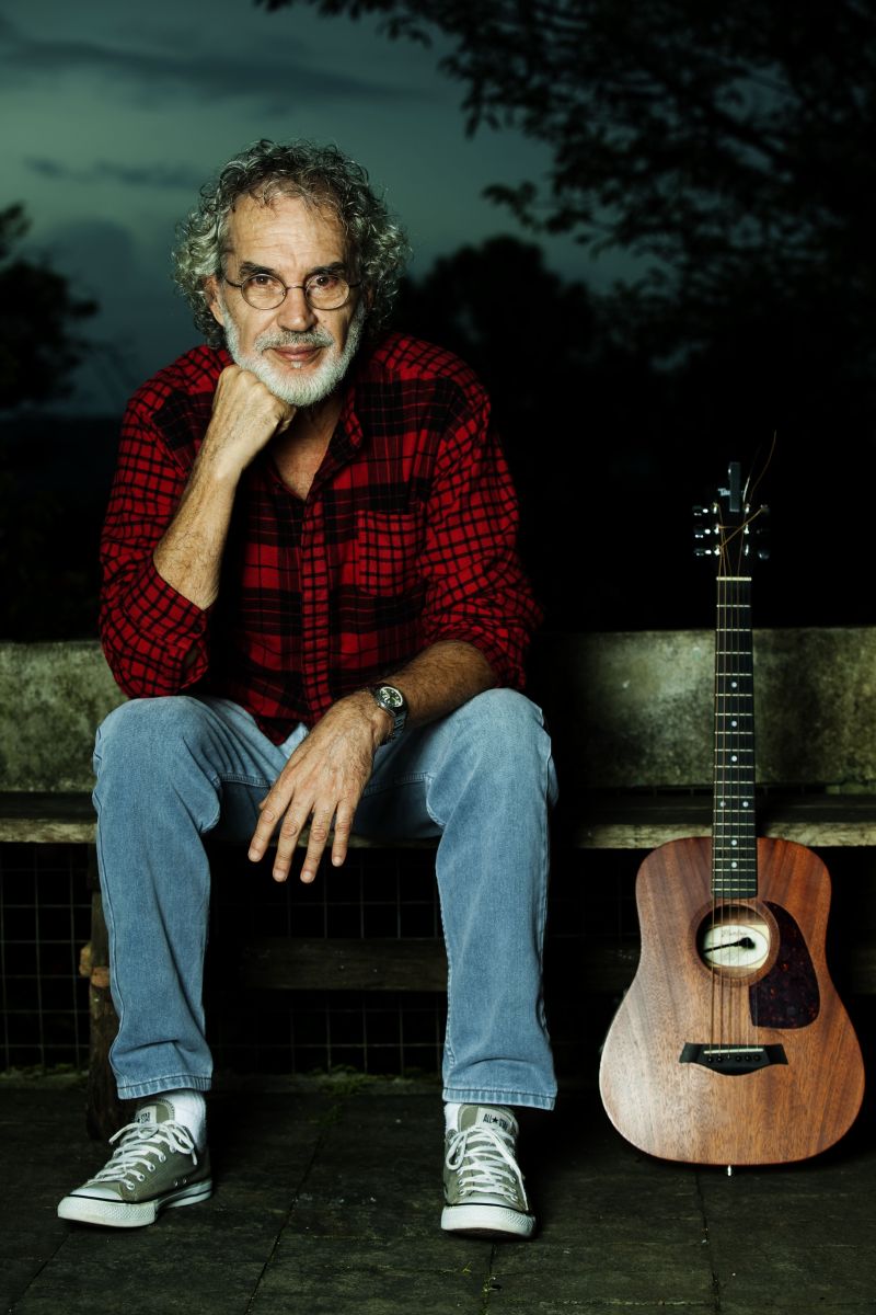 Teixeira apresenta sucessos como "Amanheceu, Peguei a Viola" no Sesi/Cietep | Divulgação