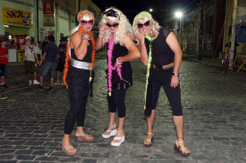 Os amigos Paulo, Diony e Roberto de escandalosas pela primeira vez | Walter Alves / Gazeta do Povo