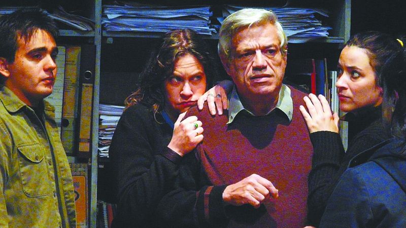 Os personagens de Tercer Cuerpo vivem situações monótonas e aguardam um elemento surpresa | Divulgação