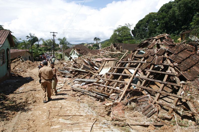 Municípios não fazem mapeamento das áreas de risco e por isso a população fica à mercê das tragédias climáticas | Walter Alves/Gazeta do Povo
