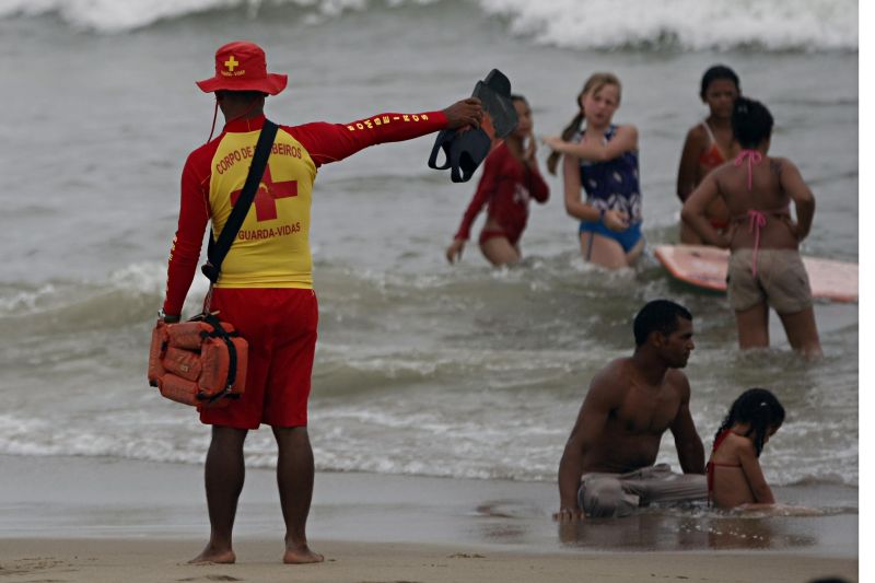 Recomendação é para entrar na água somente onde há supervisão de guarda-vidas | Albari Rosa / Gazeta do Povo