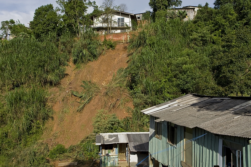 Área de risco em Almirante Tamandaré: cidade castigada pela chuva em janeiro deste ano nunca foi contemplada com verba federal para prevenir deslizamentos | Antonio Costa/Gazeta do Povo
