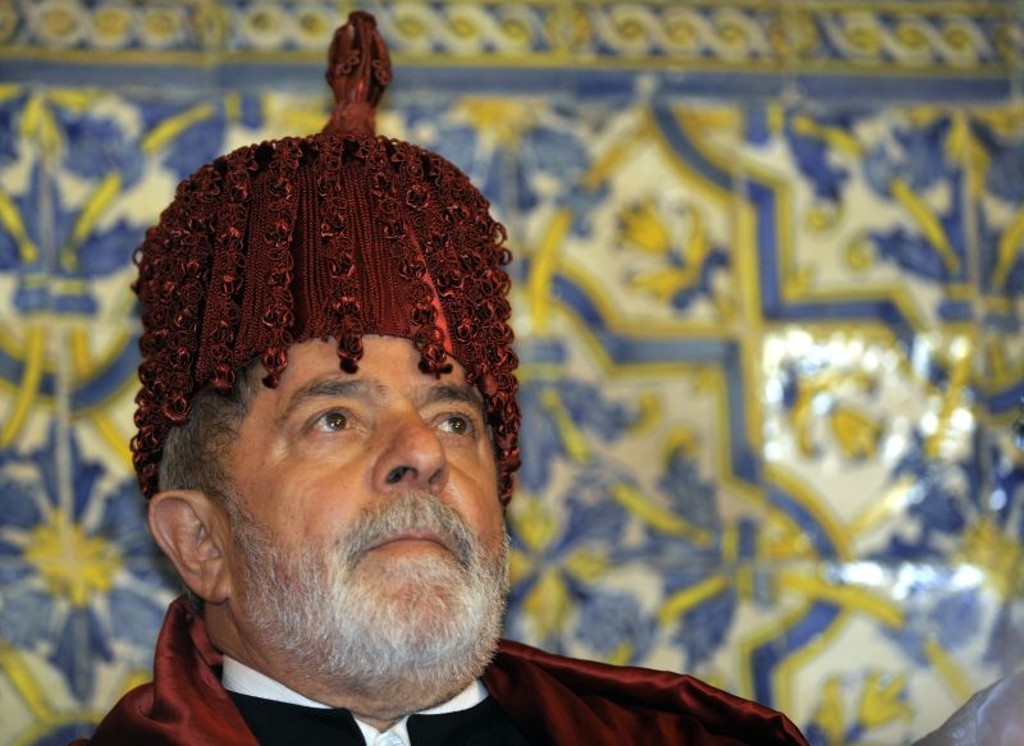 Lula prestou homenagem a Alencar ao receber o título doutor honoris causa da Universidade de Coimbra, em Portugal