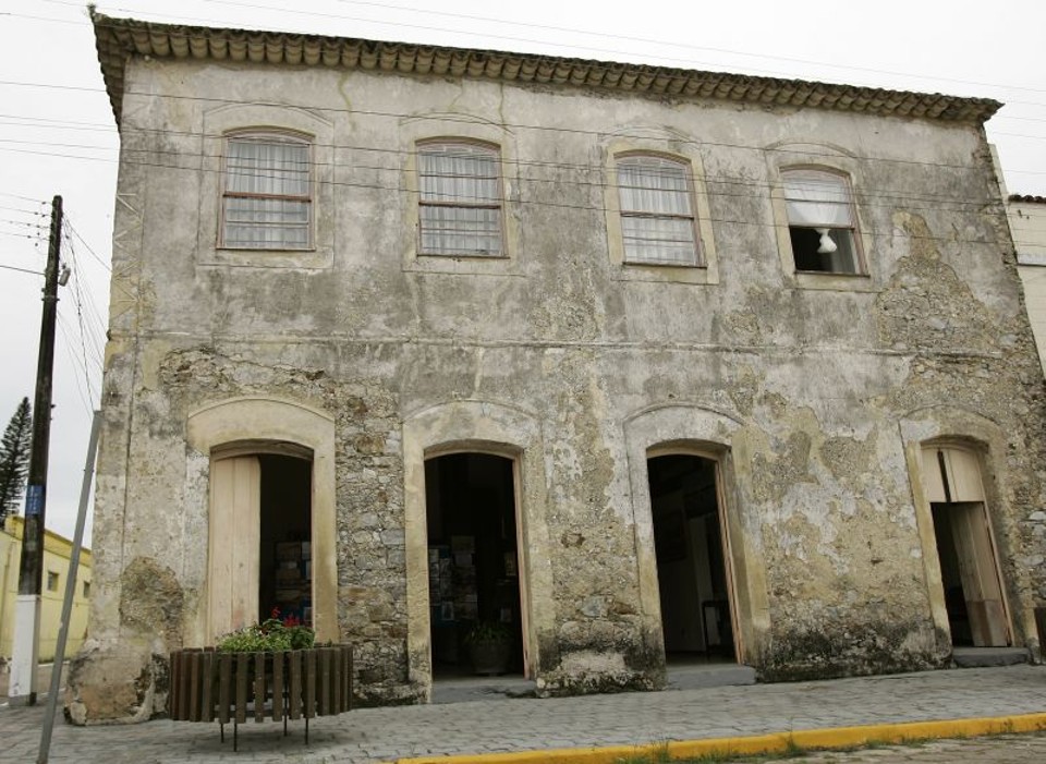 De arquitetura colonial, com comércio no andar terréo e moradia no superior, Casarão do Porto teve entre os materiais da construção conchas do mar | Antonio More/Gazeta do Povo