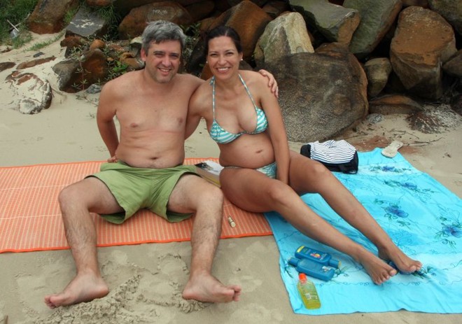 Horácio Moglia e Rocio Espinoza aproveitam as férias para curtir o agito em Matinhos | 