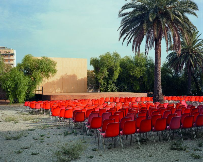 Cinema ao ar livre em Palermo, na Itália, em fotografia feita por Wim Wenders em 2007: uma tranquilidade bizarra | Wim Wenders / Divulgação