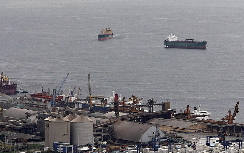 Segundo a Appa, os embarques estão lentos por causa do mau tempo, e não da falta de grãos para carregar os navios | Jonathan Campos/ Gazeta do Povo