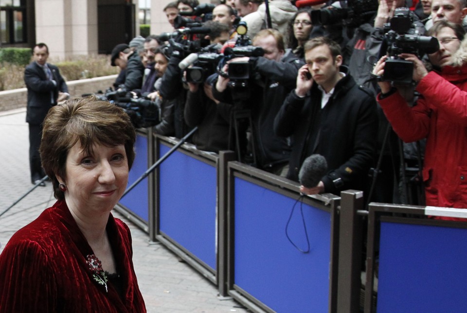 A chefe das Relações Exteriores da UE, Catherine Ashton chega à reunião da Otan em Bruxelas para discutir situação da Líbia | REUTERS/Francois Lenoir