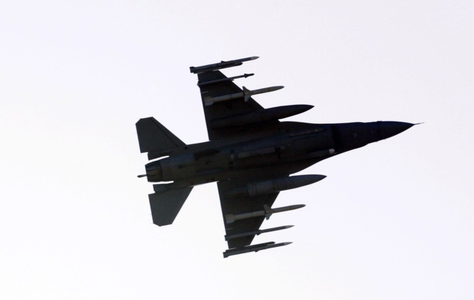 Itália prepara aviões de combate para possível interveção na Líbia | Reuters