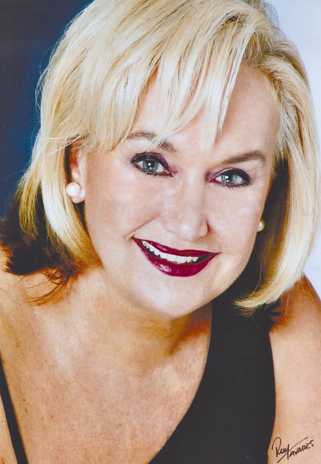 Afinada com o samba, Eliana Tramujas passa o carnaval no Rio, com direito a camarote na Marquês de Sapucaí. Ela e os foliões atendidos pela Karamgatur vibrarão com as escolas do primeiro grupo | 