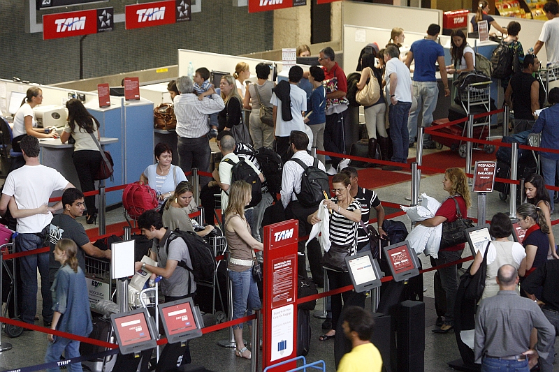 As tarifas são fixadas com base na categoria de cada aeroporto e da viagem | Hedeson Alves/Gazeta do Povo