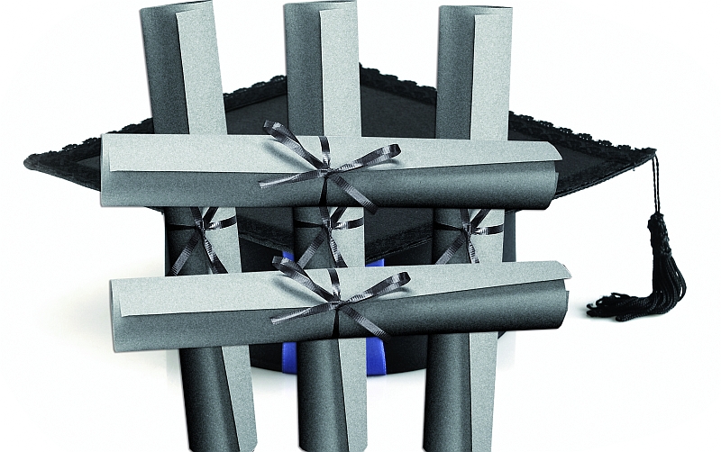 Algumas pessoas têm de ter prisão especial. E o juiz que condena? O advogado que atua na acusação? Se alguém morrer na cadeia, a culpa será do juiz que não concedeu a prisão especial.
Jacinto Coutinho, professor de Direito Processual Penal da UFPR |