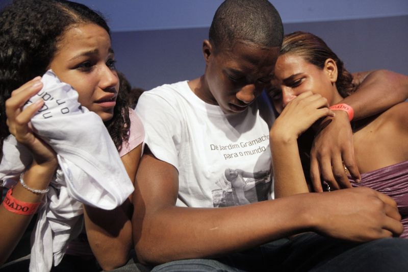 Decepção toma conta dos presentes após derrota de Lixo Extraordinário | Ricardo Moraes / Reuters