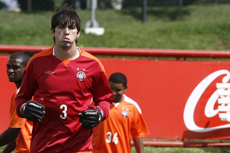 Goleiro Sílvio se destacou nas últimas partidas e deverá ter vínculo com o Atlético prorrogado | Hedeson Alves / Agência de Notícias Gazeta do Povo