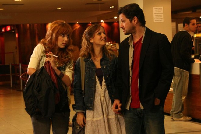 Serrado, Fernanda de Freitas (ao centro) e Marjorie Estiano em Malu de Bicicleta | 