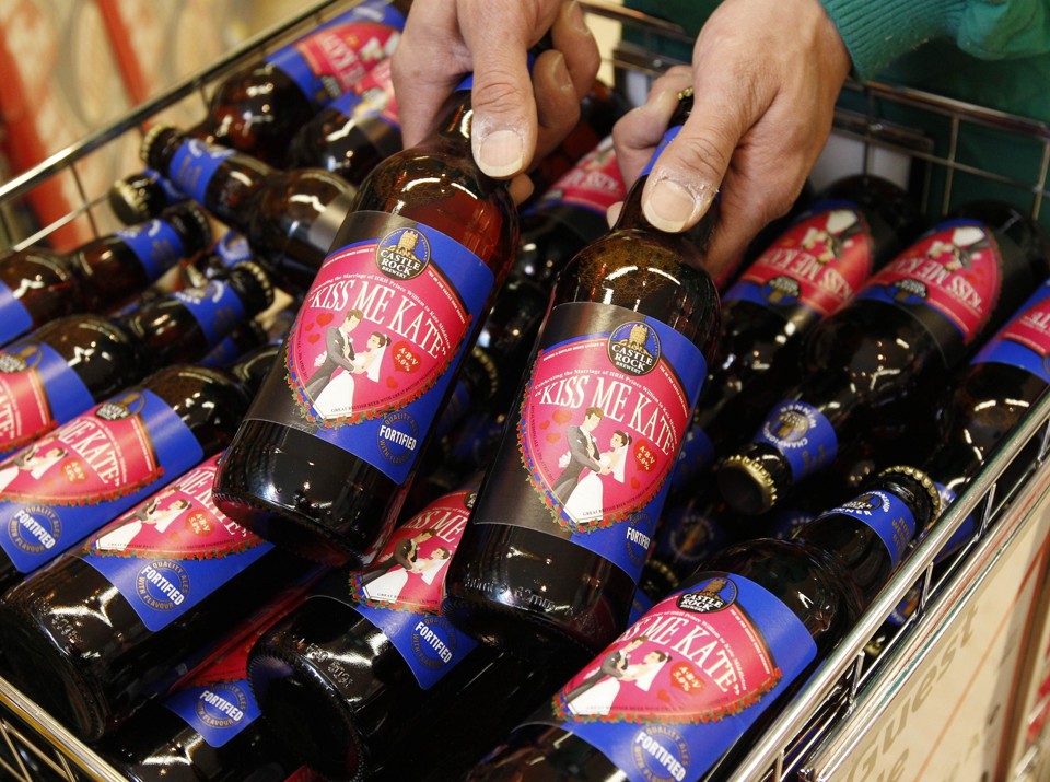 A recém-fundada cervejaria Windsor and Eton está aproveitando as conexões da cidade com a realeza para produzir a cerveja Windsor Knot | Reuters
