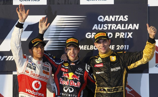 Vettel, Lewis Hamilton (esq) e Vitaly Petrov (dir) formaram o pódio no GP da Austrália |