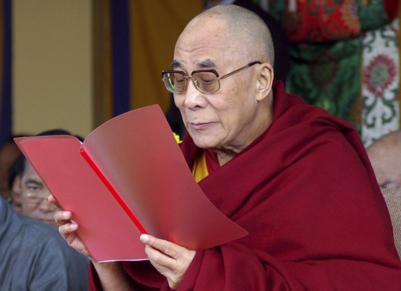 Dalai Lama faz o comunicado em Dharamshala, onde está situada a sede do governo tibetano no exílio, no norte da Índia | Stringer/Reuters