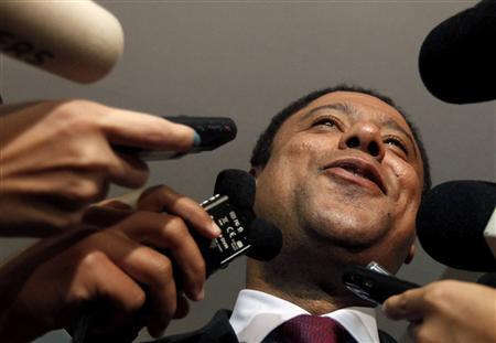 O ministro do Esporte, Orlando Silva, concede entrevista em São Paulo nesta segunda-feira, quando rebateu críticas do presidente da Fifa, Joseph Blatter, sobre a preparação do Brasil para a Copa do Mundo de 2014 | REUTERS/Nacho Doce