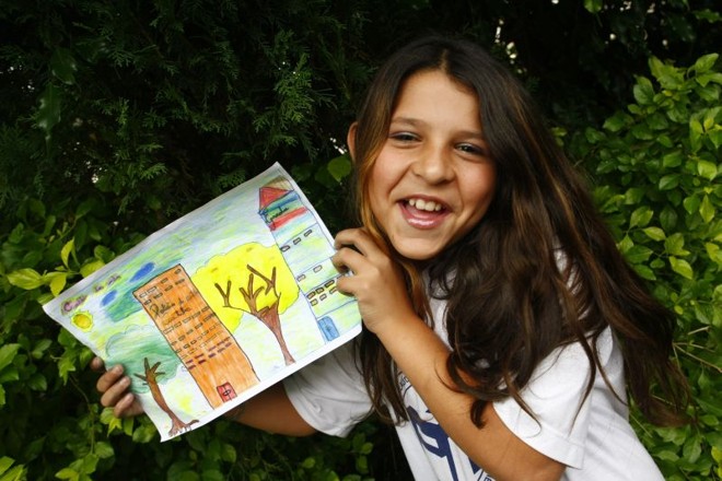 Jheimilyn Liandra, 10 anos, do Colégio Padre Cláudio Morelli, diz que estão faltando na cidade escolas e policiais | 