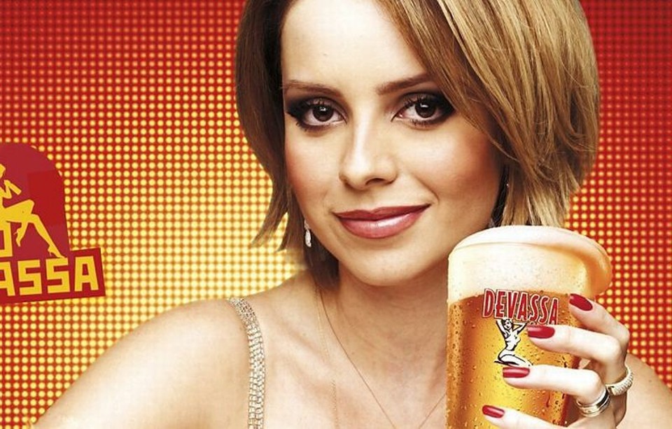 Sandy será a garota-propaganda da marca em comercial da Devassa no Carnaval 2011 | Divulgação / Grupo Schincariol