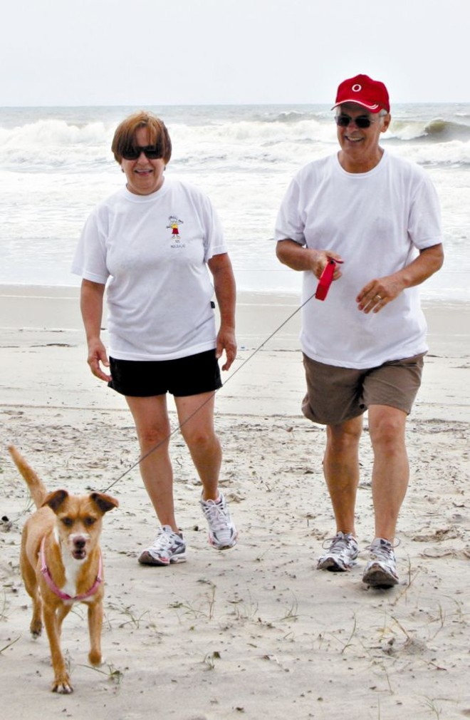 Silésio e Solange Madeira foram praticamente os primeiros a terem casa em Itapoã, em Pontal do Paraná. E o sossego continua | 