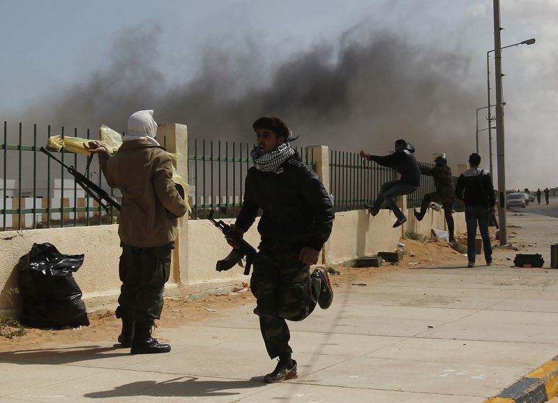 Aviões líbios atacaram as forças rebeldes nesta terça-feira | Reuters