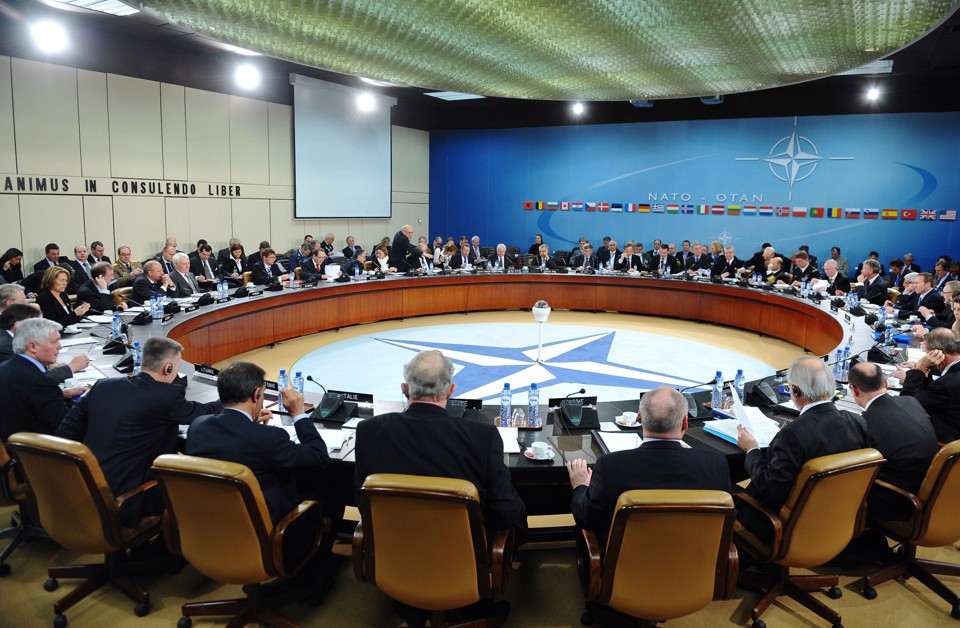 Visão geral da reunião da Otan, em Bruxelas, onde discute-se como lidar com a crise na Líbia | AFP PHOTO/POOL/Mandel NGAN