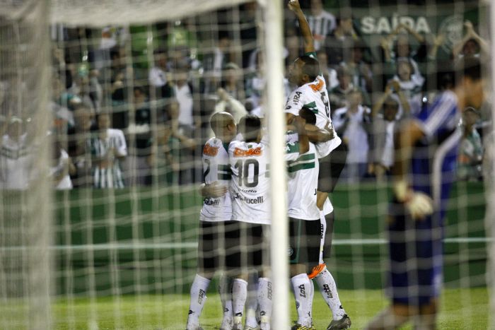 Coritiba chegou ao recorde histórico de 13 vitórias no Paranaense com goleada de 6 a 2 sobre o Rio Branco | Hedeson Alves / Gazeta do Povo