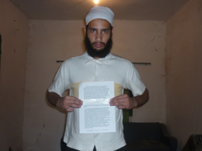 Wellington exibe carta assinada por ele |