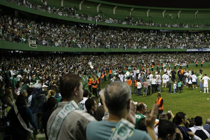 Aproximadamente 5 mil sócios do Coxa acompanharam o Atletiba nos telões instalados no Estádio Couto Pereira | Antonio Costa / Gazeta do Povo