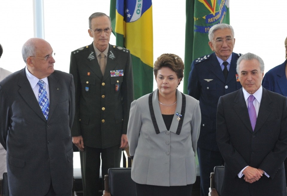 O ministro da Defesa, Nelson Jobim, a presidenta Dilma Rousseff e o vice-presidente, Michel Temer, participam da cerimônia de apresentação dos novos oficiais-generais | Antonio Cruz/ABr