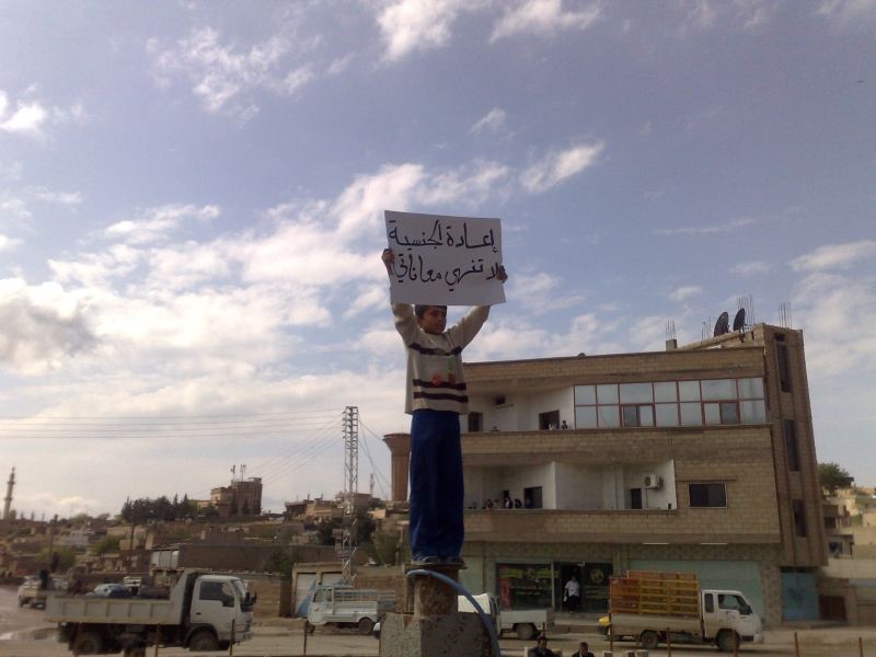 Garoto curdo pede reformas na Síria, apesar de o governo ter concedido cidadania às pessoas da etnia, de modo a tentar apaziguar a revolta | Handout/Reuters