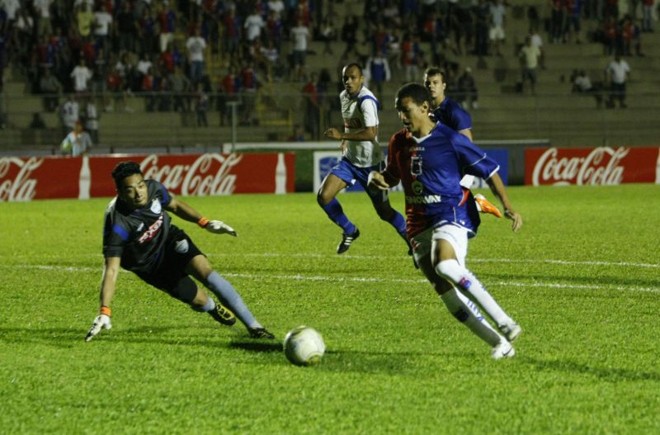 Tricolor perdeu diversas chances do primeiro tempo, mas acabou conseguindo bater o Iraty | 