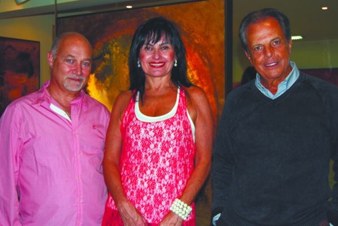 Pedro Fraletti, Juliane Moysés e Giovanni Muffone: Noite de abertura da mostra do artista Wilson Pinto, na Galeria Zilda Fraletti |