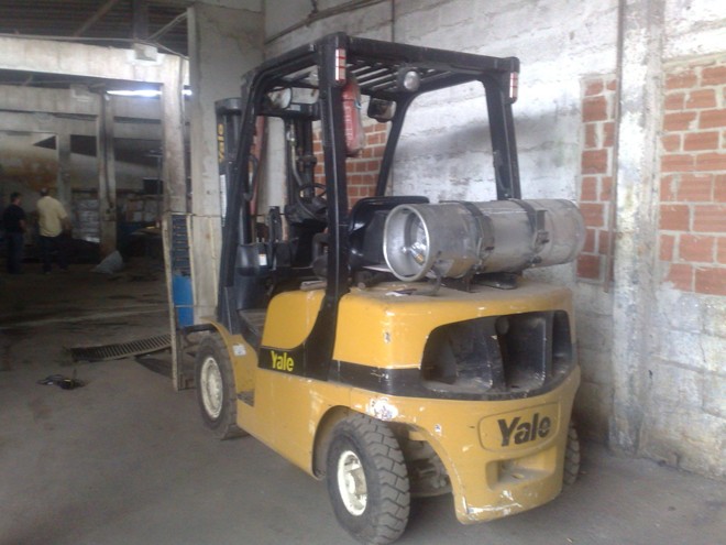 Quadrilha mantinha uma empilhadeira no galpão para descarregar produtos roubados | 