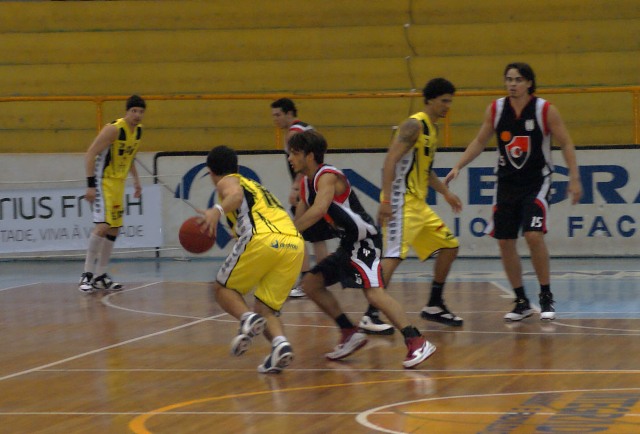 O Campo Mourão venceu o Campeonato Paranaense de Basquete no ano passado, além da Copa Brasil | Diego Reis / Divulgação / Federação Paranaense de Basquetebol