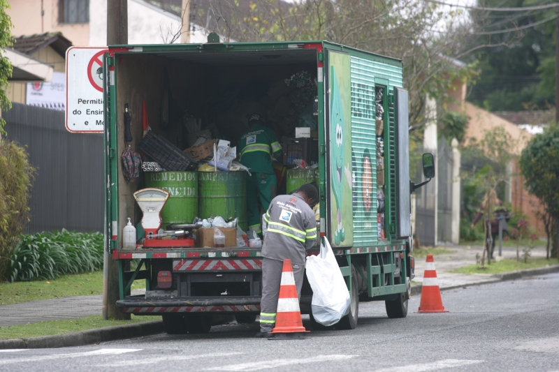 Cavo vai continuar responsável pelo serviço de coleta de lixo na capital | Aniele Nascimento/Gazeta do Povo