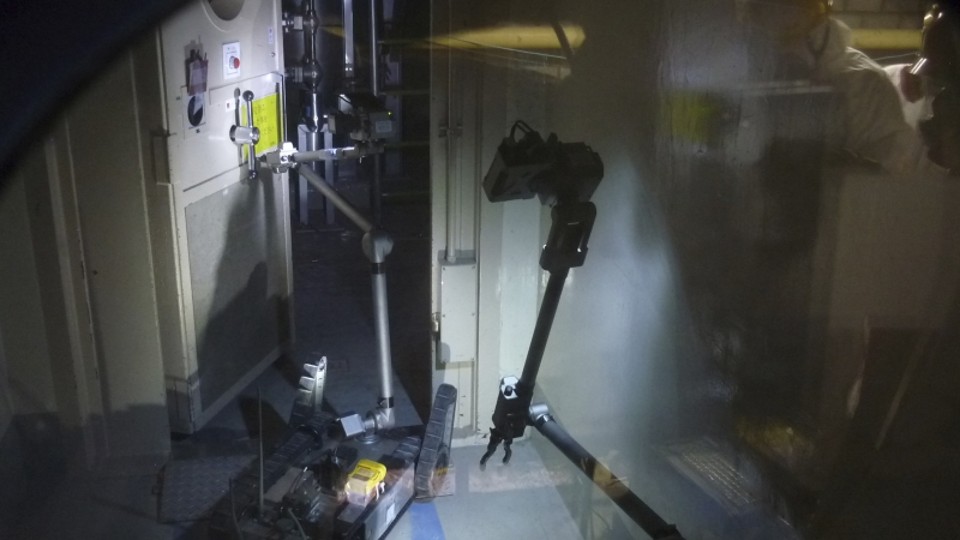 Aferição feita por robôs mostrou que técnicos ainda não podem entrar na usina | Tokyo Electric Power Co/Reuters