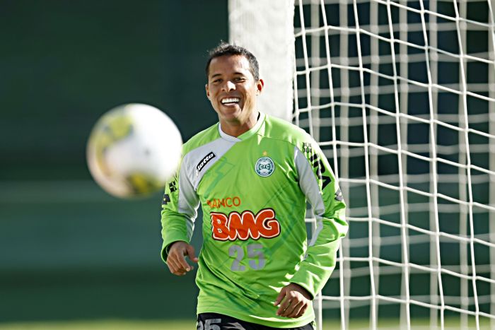 Esperança do técnico Marcelo Oliveira é de que Marcos Aurélio possa jogar contra o Caxias | Albari Rosa / Gazeta do Povo