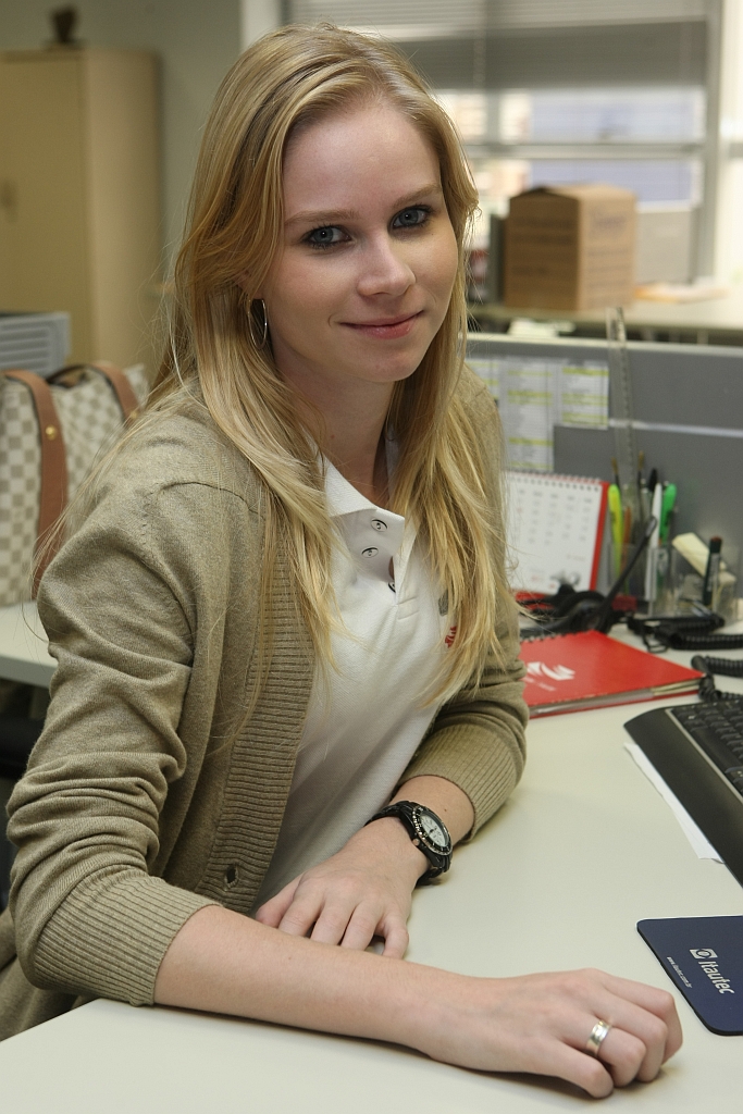 Carolina Marques ainda não se formou, mas já trabalha na área | An