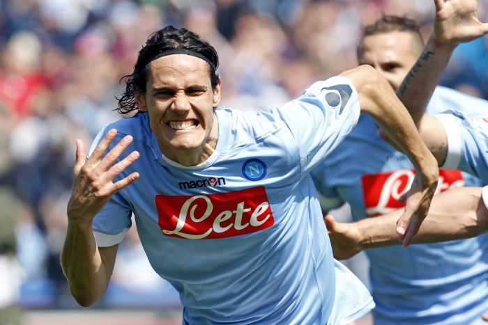 Uruguaio Cavani marcou três dos quatro gols do Nápoli contra a Lazio | Giampiero Sposito / Reuters