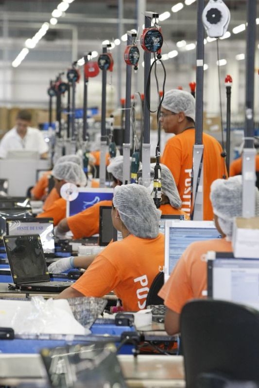 A Positivo lucrou menos e demitiu 600 funcionários em 2010. E sua suposta venda volta a ser alvo de especulações | Marcelo Elias/Gazeta do Povo