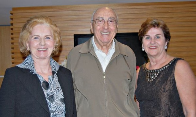 Paola Lanzuolo Cardozo (da grife Paola de Sepino), Julio Comel e Tânia Mary Gomes: presenças atuantes nas questões de responsabilidade social de Curitiba, no almoço da BPW, quinta-feira, no Carola |